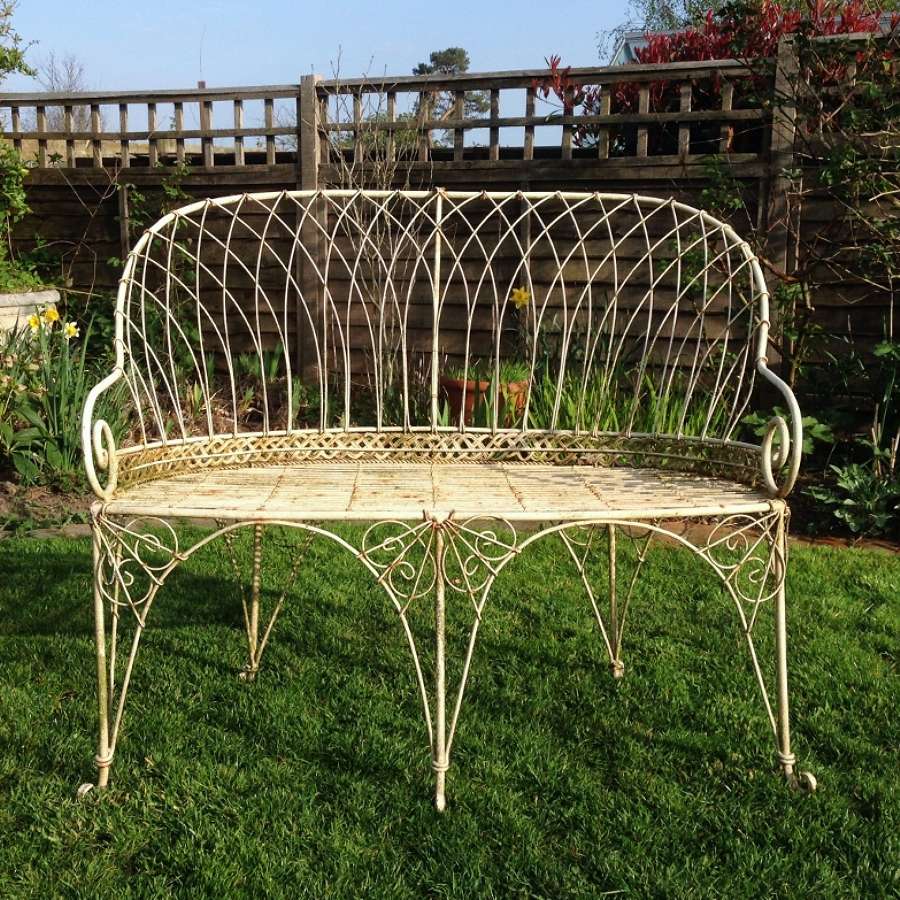 Curved Wirework Seat