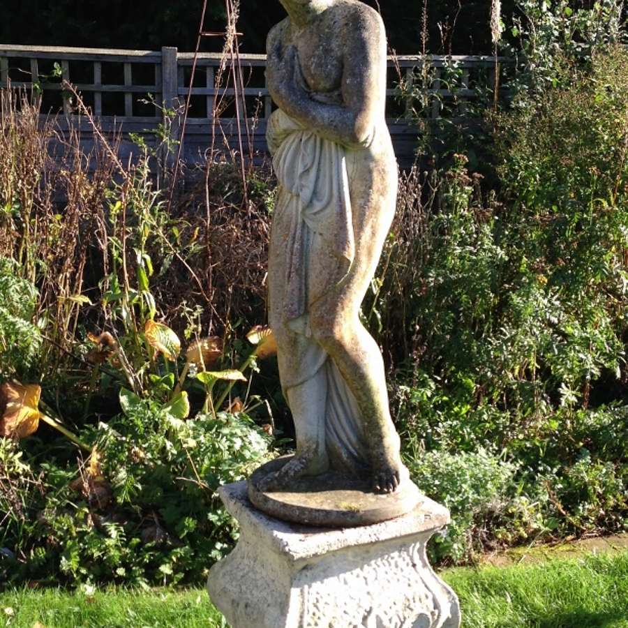 Statue of Venus Bathing