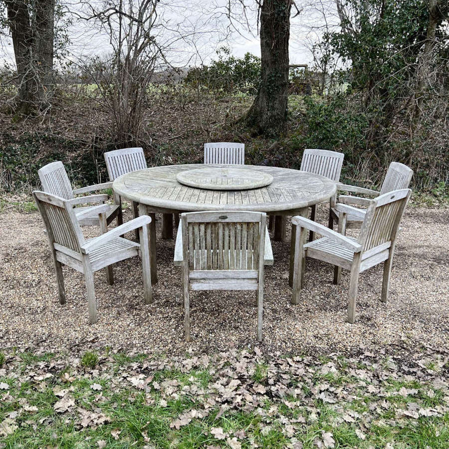 Circular Seating Set with 8 Chairs