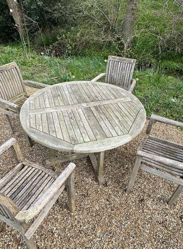 Round Seating Set with Carver Chairs